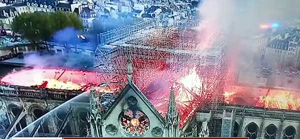 Notre Dame come la Fenice di Venezia. Anche oggi un cantiere e lavori