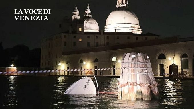 Venezia, incidente vaporetto - barchino domenica sera: perché non si sono visti?
