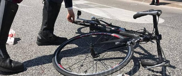 incidente bicicletta carabinieri per ragazza investita