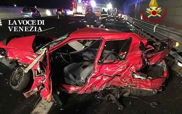 Incidente in A4 tra Meolo e San Donà. 4 auto coinvolte, deceduta una donna