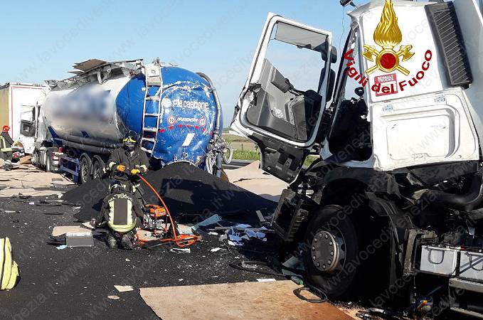 incidente in a4 camion 04-05-2021 2