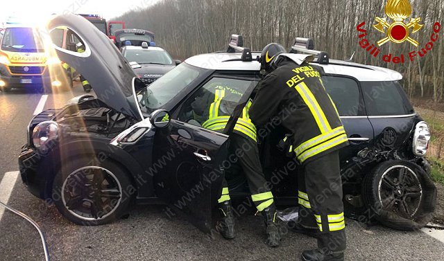 incidente stamattina romea venerdì 19 febbraio persona incastrata vigili fuoco 640 up