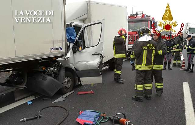 Scontro tra camion in Romea: strada chiusa all'altezza di Chioggia