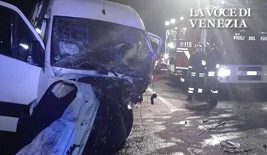 Pauroso incidente stradale in Romea questa notte: 1 morto, 10 feriti