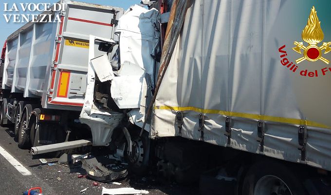 incidente tra camion in A4 il 23-07-20 up 680