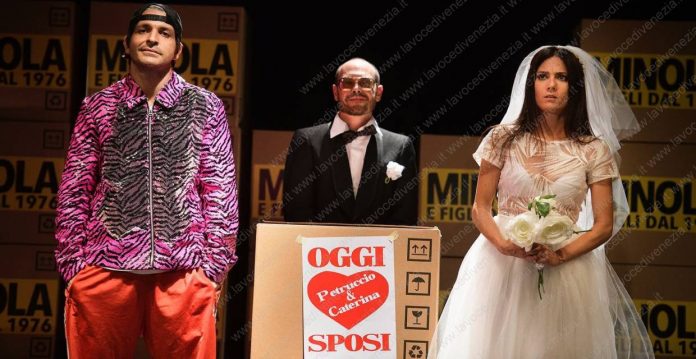 la bisbetica domata compagnia teatrale con Anna Tringali, Giacomo Rossetto e Massimiliano Mastroeni - foto di Serena Pea
