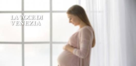 mamma incinta sorridente stato interessante gravidanza net 540300
