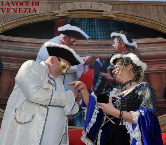 Carnevale In Piazza Per La Maschera Pi Bella Mi Vuoi Sposare 