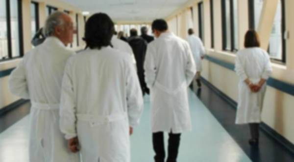medici infermieri morti contagiati cause legali