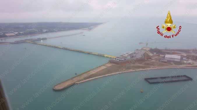 mose alzato foto dall'alto