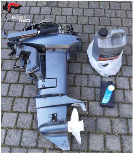 motore barca barche barchino carabinieri cavallino refurtiva