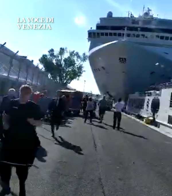 Incidente MSC a Venezia: passeggeri a terra, la nave non prosegue. La Procura si muove: in arrivo indagati?