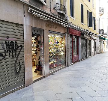 negozi chiusi calli deserte venezia nostra box