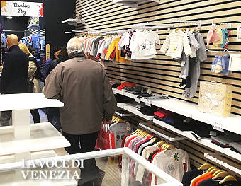 negozio abbigliamento bambino interno box nostra