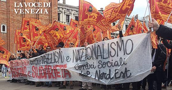 Venezia, alta tensione tra no global e venetisti. Centri sociali con leone incappucciato
