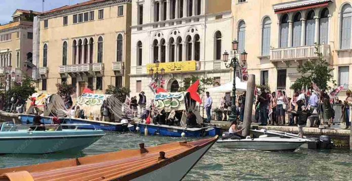 manifestazione di protesta No Grandi Navi manifestazione di protesta No Grandi Navi