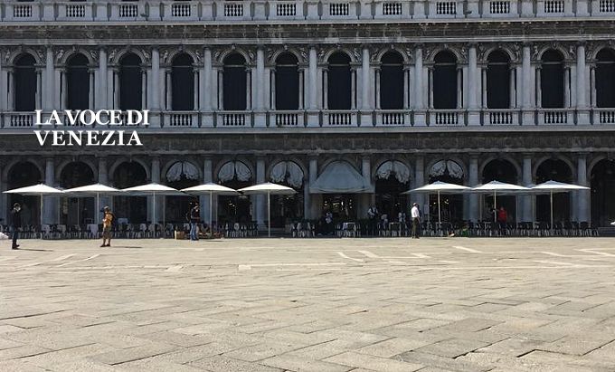 ombrelloni in piazza san marco venezia nostra 680