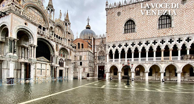 articolo del guardian su venezia