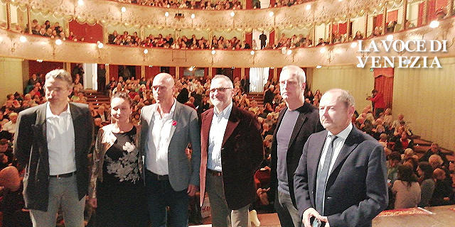 palco dibattito pubblico teatro goldoni venezia su referendum venezia mestre nostra 640