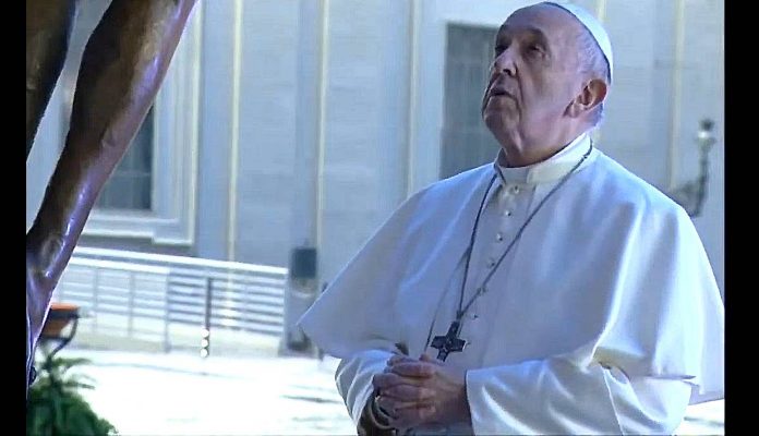 papa francesco prega Gesù benedizione urbi et orbi net vd 1240