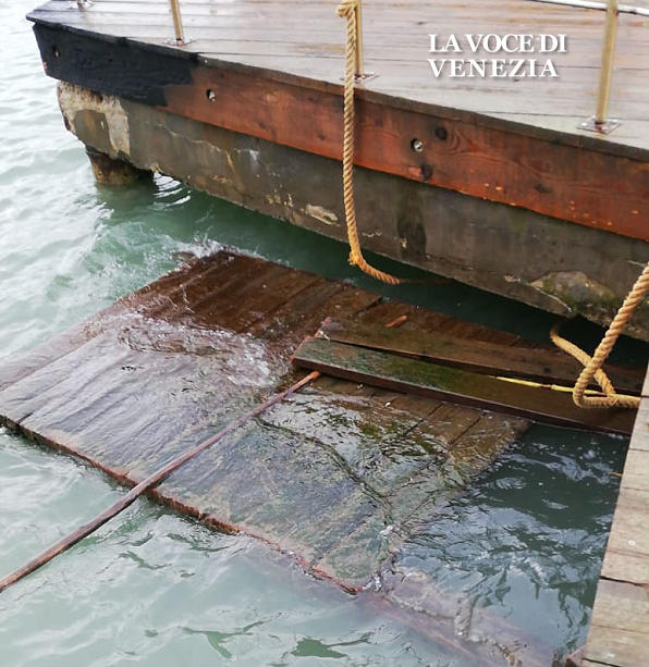 danni acqua alta passerella sant'alvise