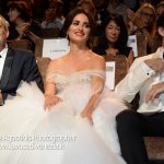 Penelope Cruz 04 tra Olivier Assayas e Édgar Ramírez 02-09-2019 Mostra del Cinema di Venezia