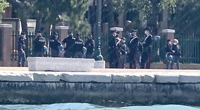 polizia carabinieri schieramento anti sommossa ns 1240