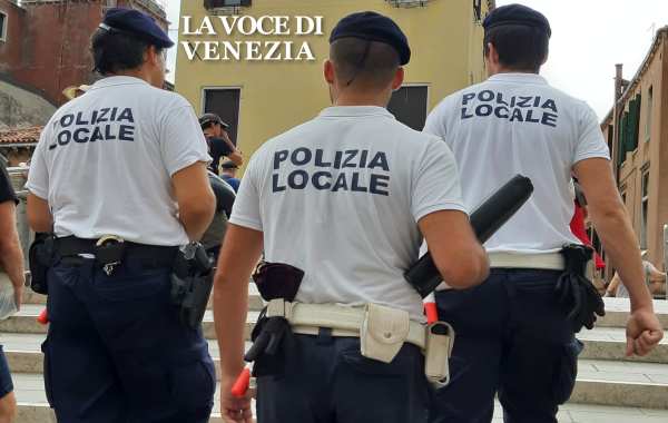 Venezia, continua il balletto delle borseggiatrici: Polizia locale ne ferma 5 in un paio d'ore
