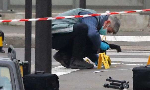 attentato giornale francia aggiornamento fermato terrorista
