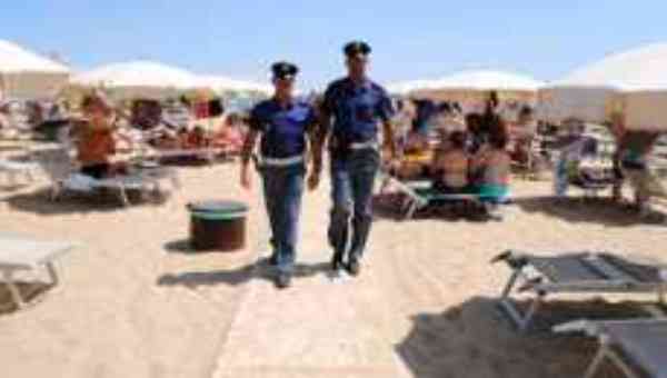 Spiagge e pericoli dai venditori ambulanti, Zoggia (Jesolo) vuole i militari
