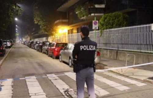 polizia strada aggressione sera