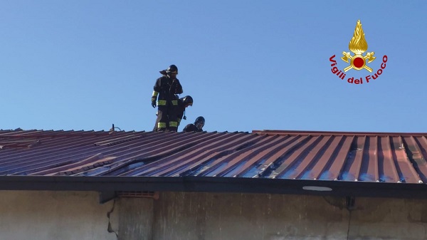 pompieri vigili del fuoco incendio tetto san donà