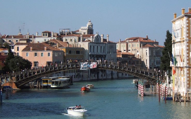 Via al restauro del Ponte dell'Accademia grazie a Luxottica