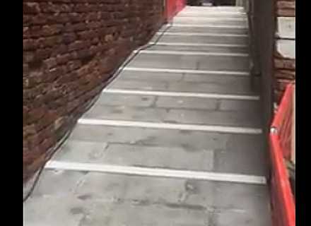 Venezia, nuovo Ponte Raspi senza gradini, pareri divisi