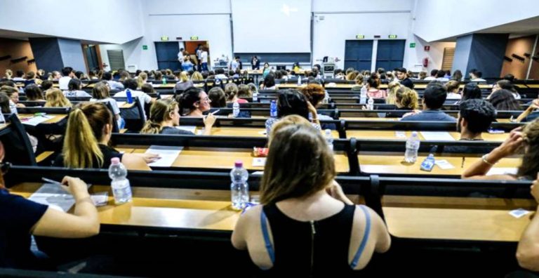 prof lezione aula università studenti net coll 1240