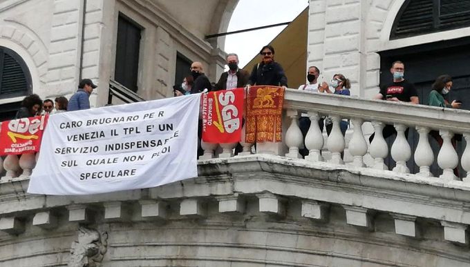 protesta actv ponte rialto ns 680