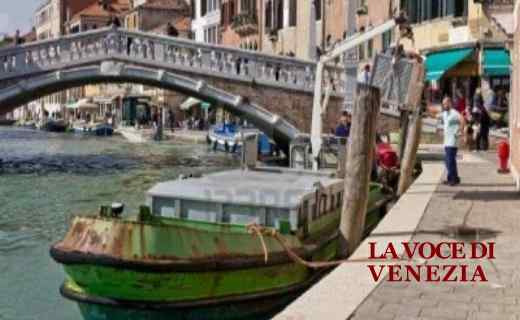Rivoluzione Veritas a Venezia: parte raccolta rifiuti porta a porta a Dorsoduro