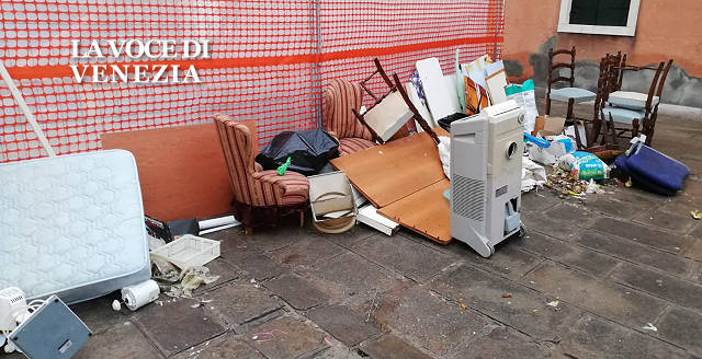 rifiuti abbandonati a venezia nostra 2 640