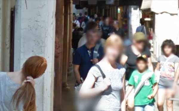 Carta di credito strana, arriva la polizia e romeni in 