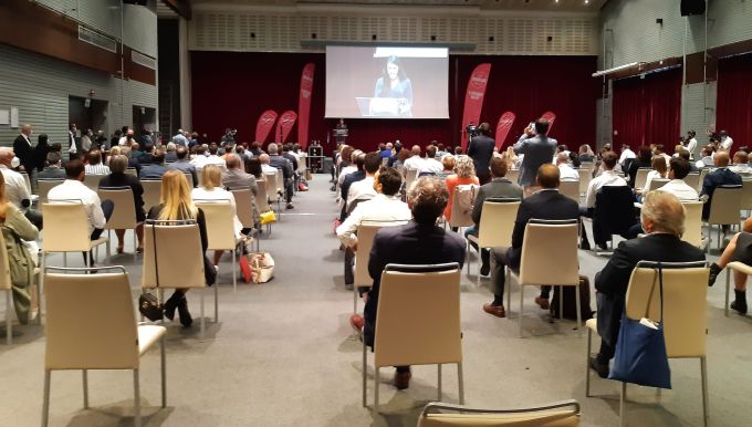 sala platea fucsia brugnaro presenta liste per elezioni nostra 680