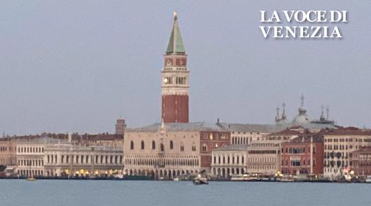 Il lusso dei grandi alberghi veneziani porta ricchezza? La confessione di Jacopo, portiere per 5 anni