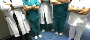 sciopero lavoratori sanità braccia incrociate net coll 1240