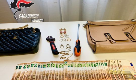 soldi borse gioielli attrezzi per rubare carabinieri san donà 540