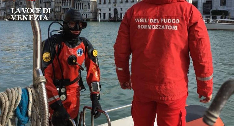 edicola zattere venezia sommersa trovata