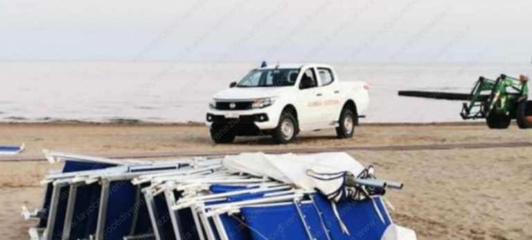 spiaggia arrivo sabbia polizia o forze ordine nostra 1200xl