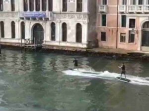 surfisti a Venezia
