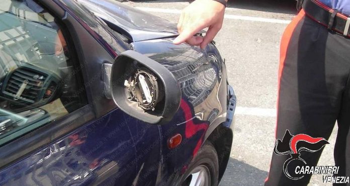 truffa dello specchietto danneggiato dell'auto a Mestre