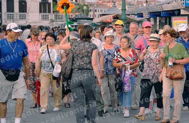 Guide turistiche e giri in barca abusivi a Venezia: multe della Finanza