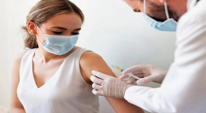 vaccinazione obbligatoria per gli operatori sanitari, dottoressa si vaccina net 1240