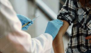 vaccino vaccinazione ragazza si fa vaccina ns 540